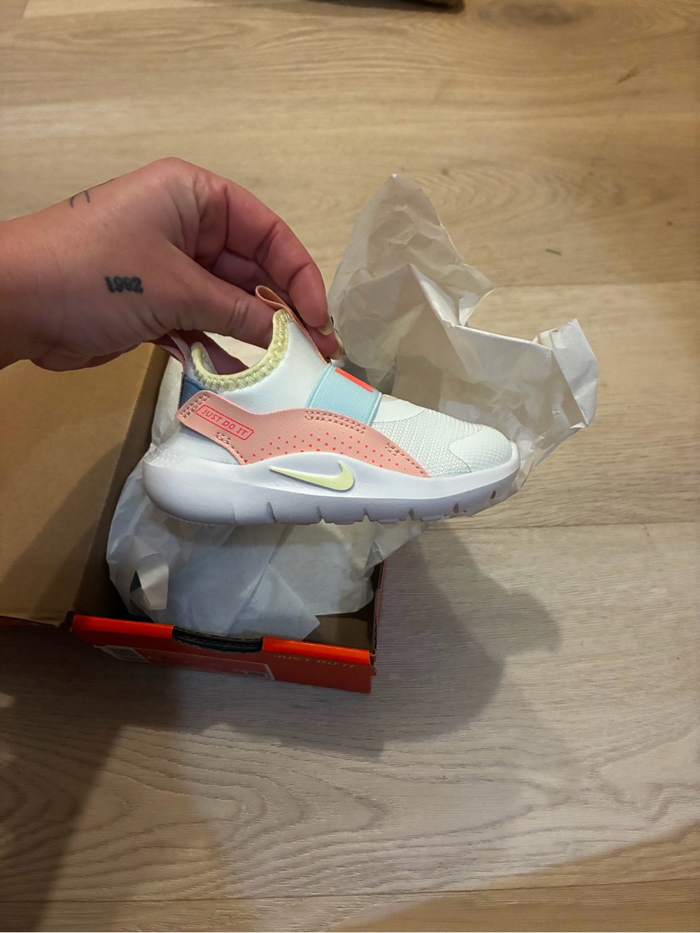 NWT nike flex runner 4 kids slip on sneakers